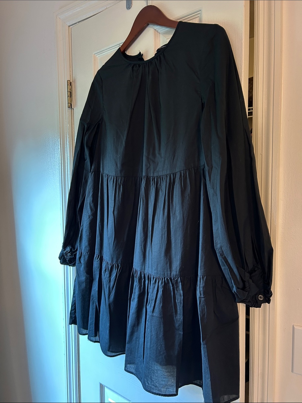 Who What Wear Black Mini Tiered Long-Sleeve Dress Size Small - Picture 2 of 7